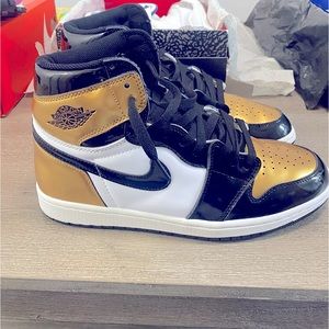 Retro Jordan 1s One High OG Gold Toes 2017 size 10.5